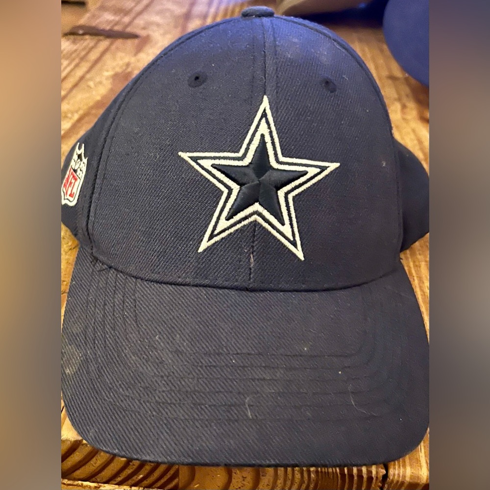 Dallas Cowboys New Era Logo Adjustable Velcro Strap Hat Navy Blue. Fits All.